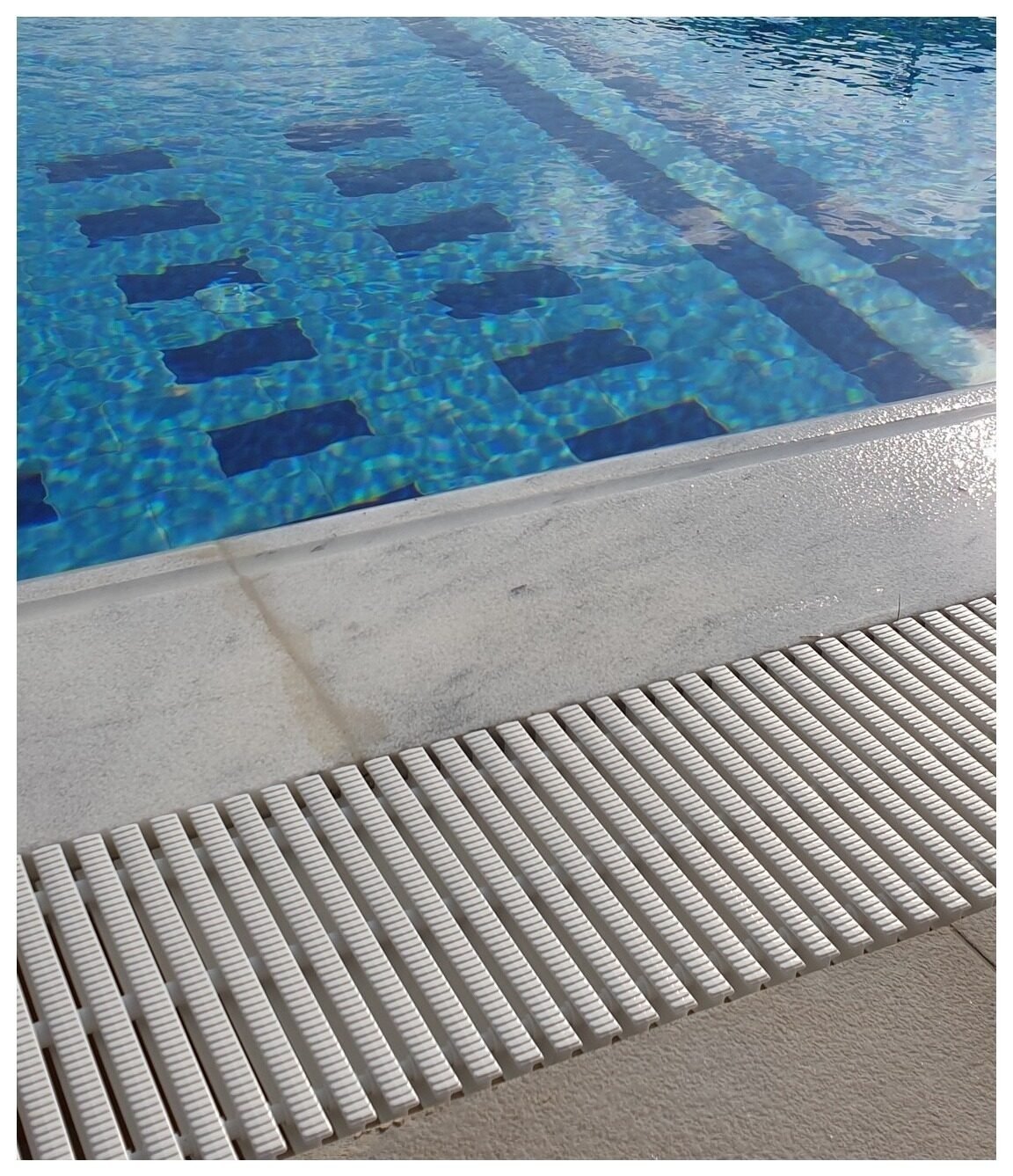 Pool Grating Overflow